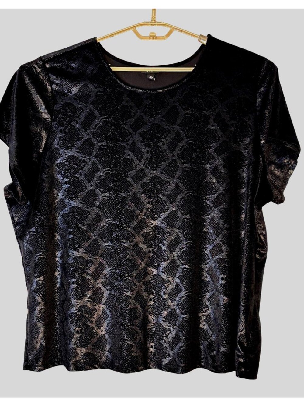 Torrid Black Snakeskin Print Short Sleeve Top Size 4 Velvet Burnout